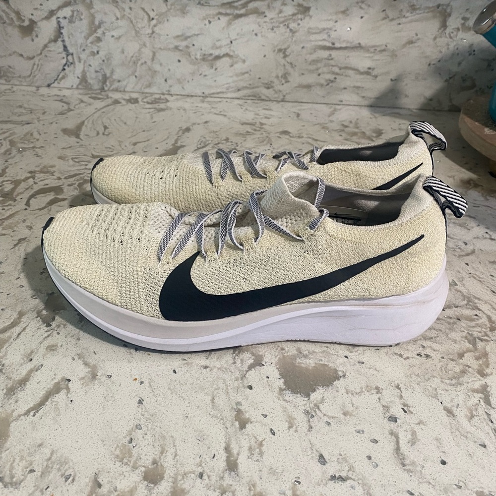 Nike Cream and Black Women's Sneakers